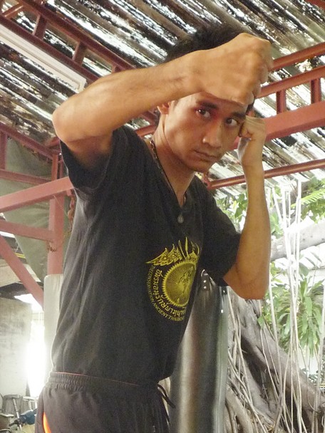 หมัดเหวี่ยง